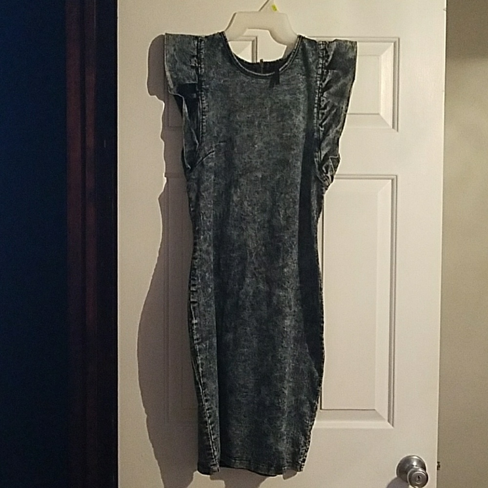 Jean dress w/ruffled sleeves